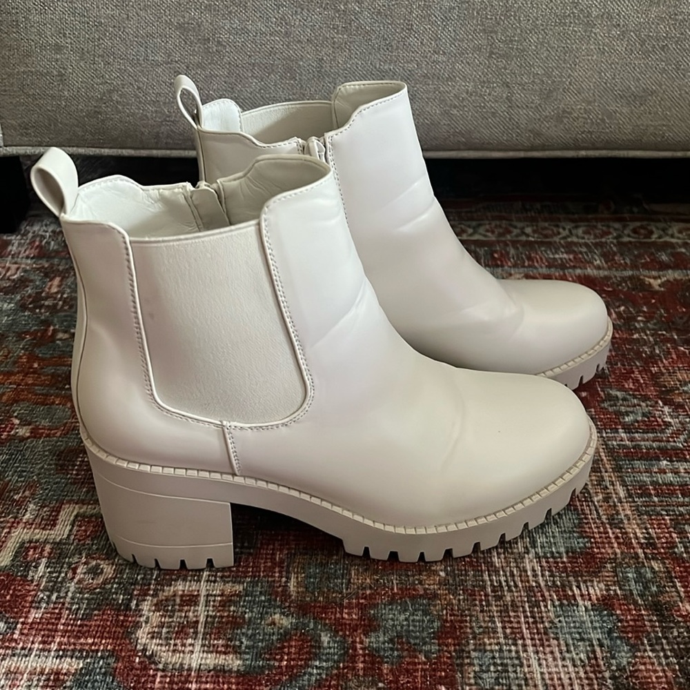 Top Mota size 10 white wedge boot